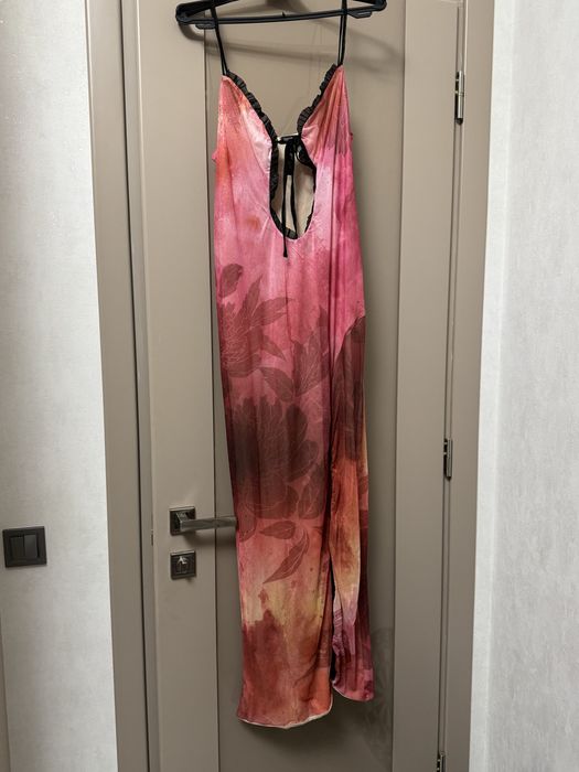 Сукня на бретелях з розрізом Boohoo