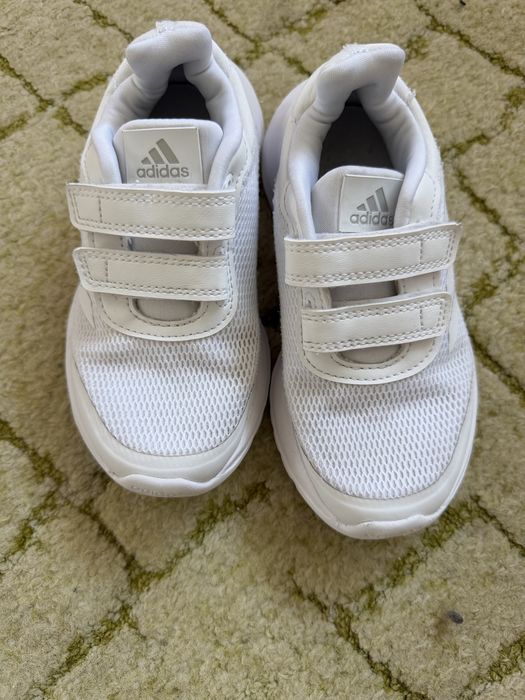 Продам кросівки adidas