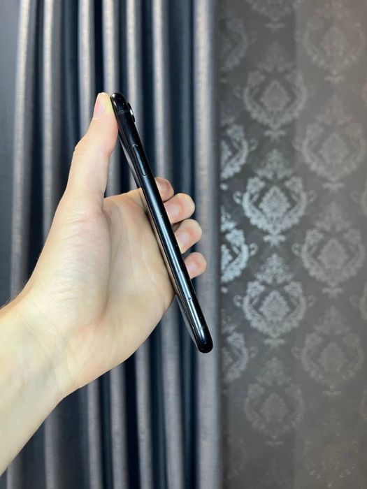 Продам iPhone Xr (айфон хр)