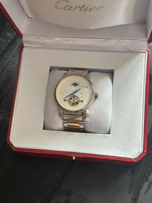 Продам часы Cartier