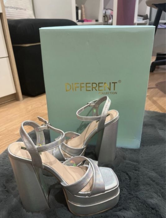 Saltos altos Different Collection