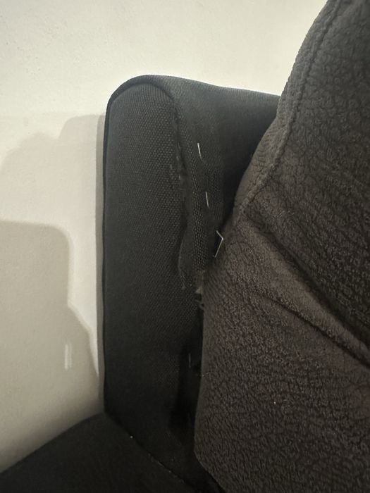 Sofá com chaise longue e 2 puffs