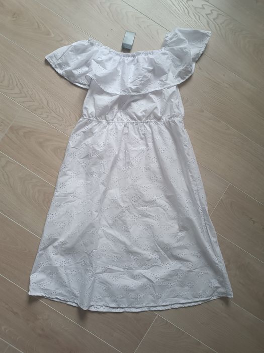 Гарна сукня білого кольору