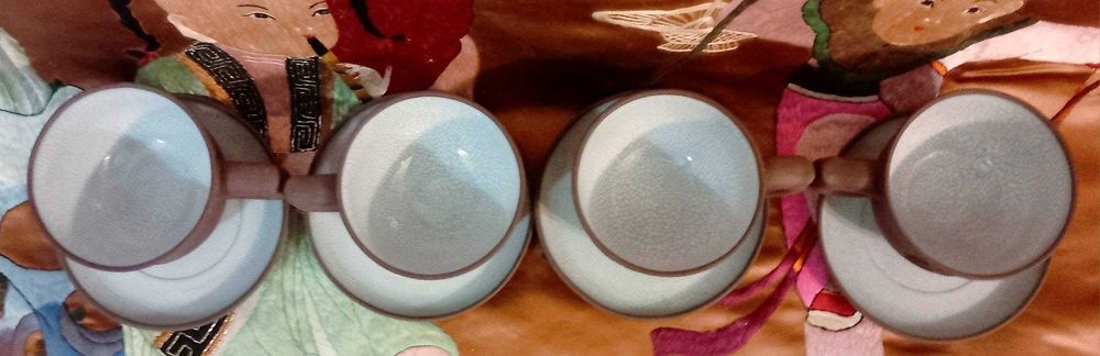 Disponível, Bonito Set de Chá, em Cerâmica Chinesa, encontra-se em muito bom estado.
