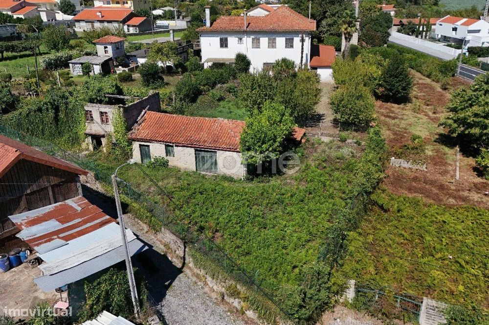 Moradia para Restauro em Ronfe | 655 m² de terreno