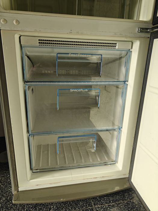 Frigorífico Electrolux Fresh frost free, usado e a funcionar