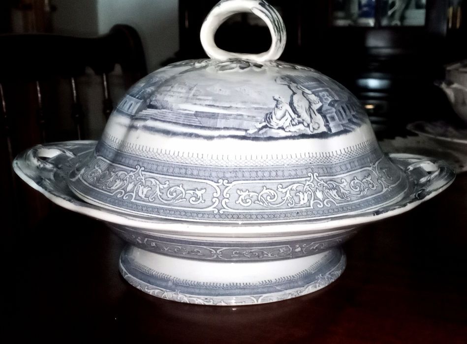 Linda terrina com Motivo Raparigas