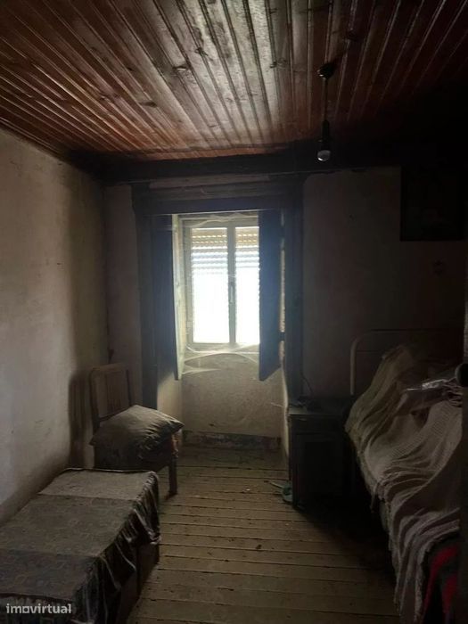 Casa Espaçosa em Caçarelhos e Angueira