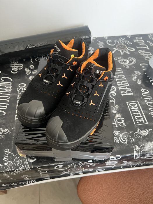 Buty robocze Uvex . 45