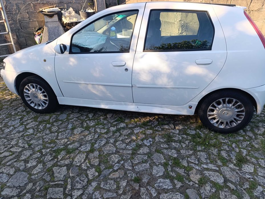 Carro Fiat 1200 a gasolina