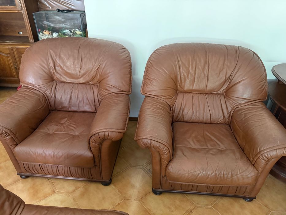 Conjunto de sofás em pele