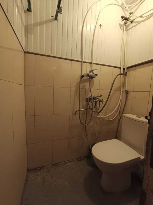 Продам комнату в малой коммуне граничит с кухней центр Торговая