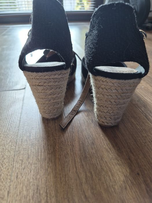Sandały H&M z paskiem