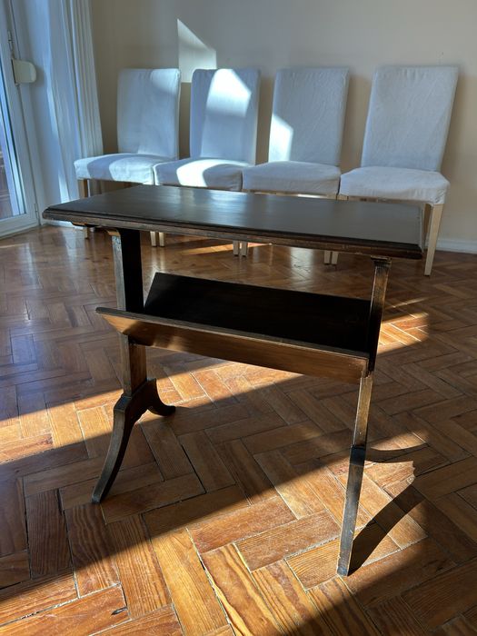 Mesinha de madeira de sala para revistas e livros