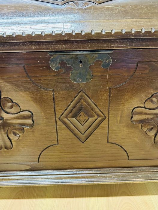 Arca/Baú em madeira carvalho