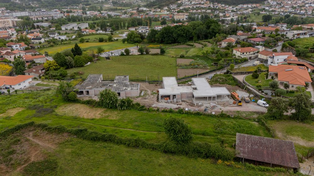 Moradia T3+1 Térrea  Luxo Povoa de Lanhoso