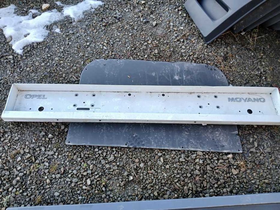 Zderzak belka tył Renault Master III IV Movano biały szary Z DEFEKTEM