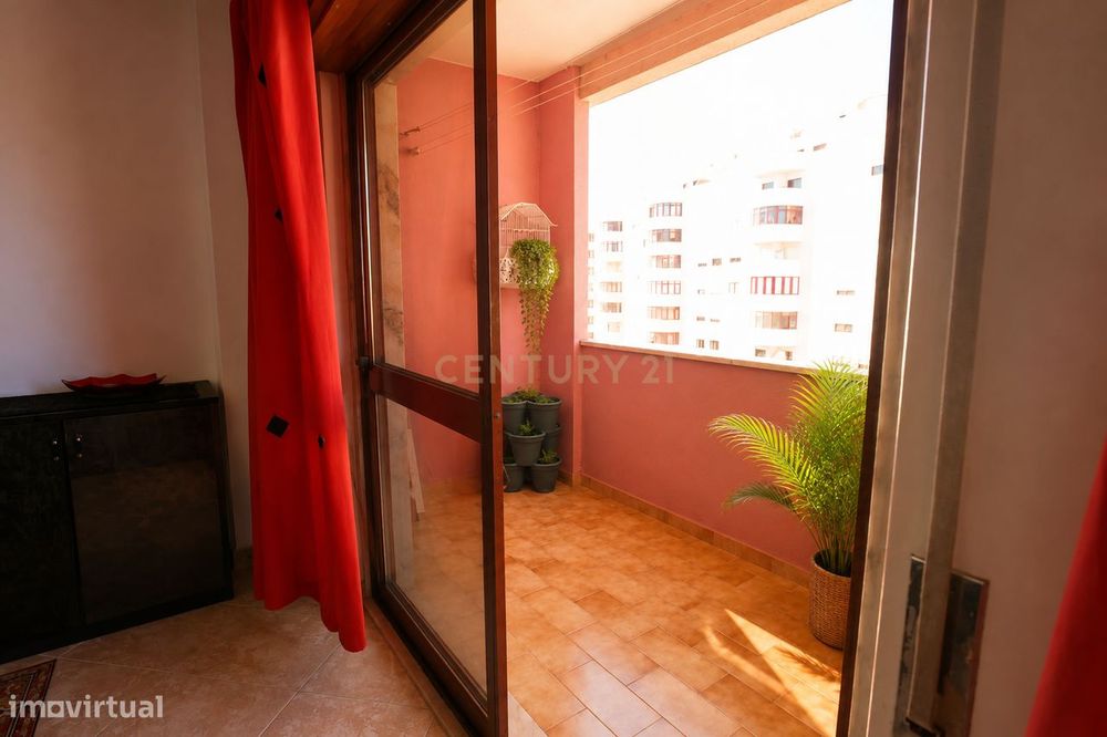 Fantástico T3 com 115m², Vista Rio Desafogada e Garagem Box – Casal da