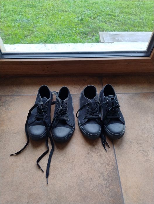 Oddam za darmo nowe trampki chłopięce rozmiary 34 i 35