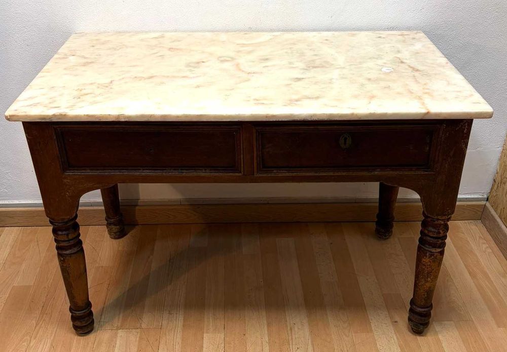 Mesa rústica antiga com tampo em pedra, . Com dimensões de 110x76x60 cm,