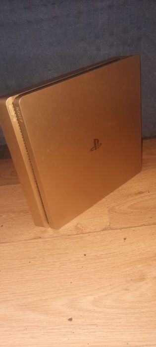 Ps4 slim em boas condicoes