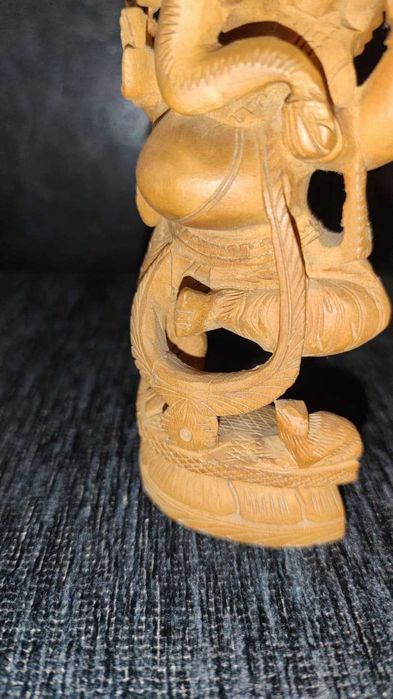 Estátua hindu Lord Ganesh em Sândalo