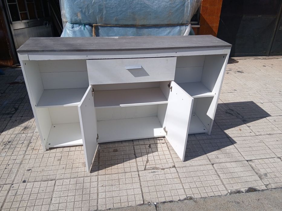 Aparador branco tampo cinza