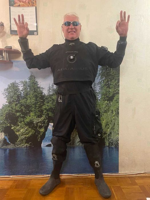 СУХОЙ гидрокостюм ND (ДЕФЕКТ - ДЁШЕВО !) с поддёвой , разм L (52-54) .