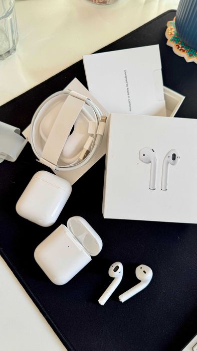 Apple AirPods 2nd Gen + Caixa e Cabo Originais + Case Extra + Protetor