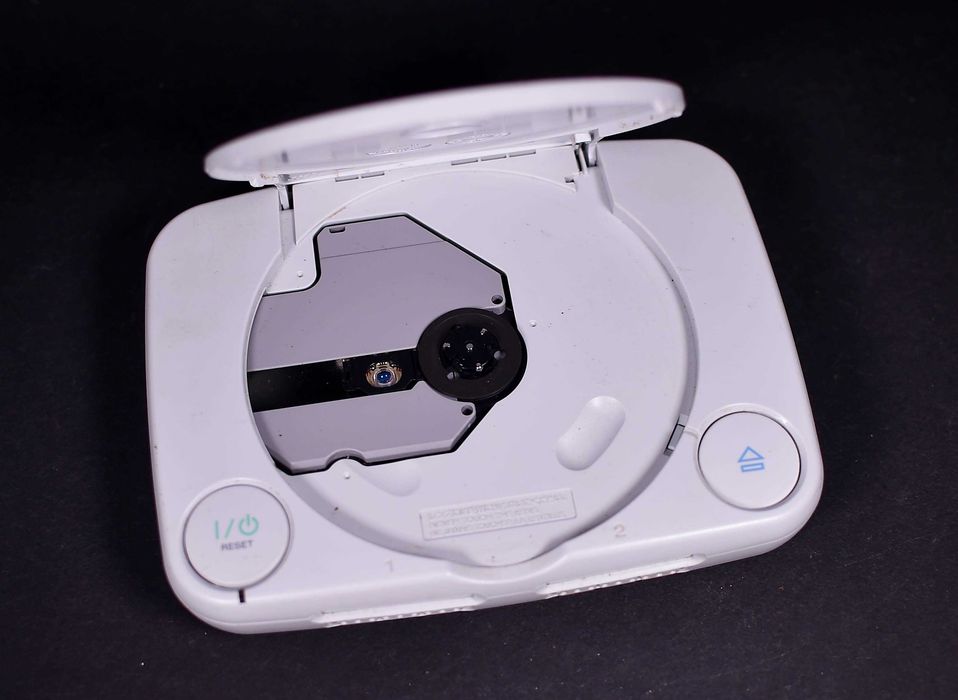 Konsola PsOne SCPH-102 + Zasilacz SCPH-114 + Pad SCPH-110 + Gry