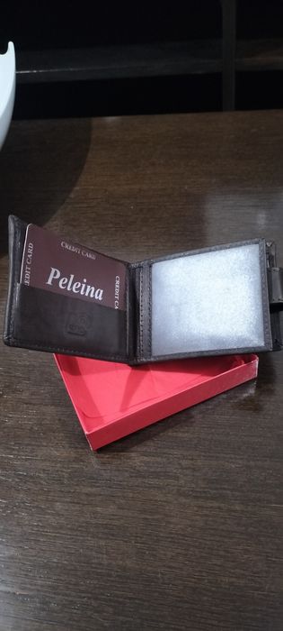 Carteira em pele genuína castanho  peleina