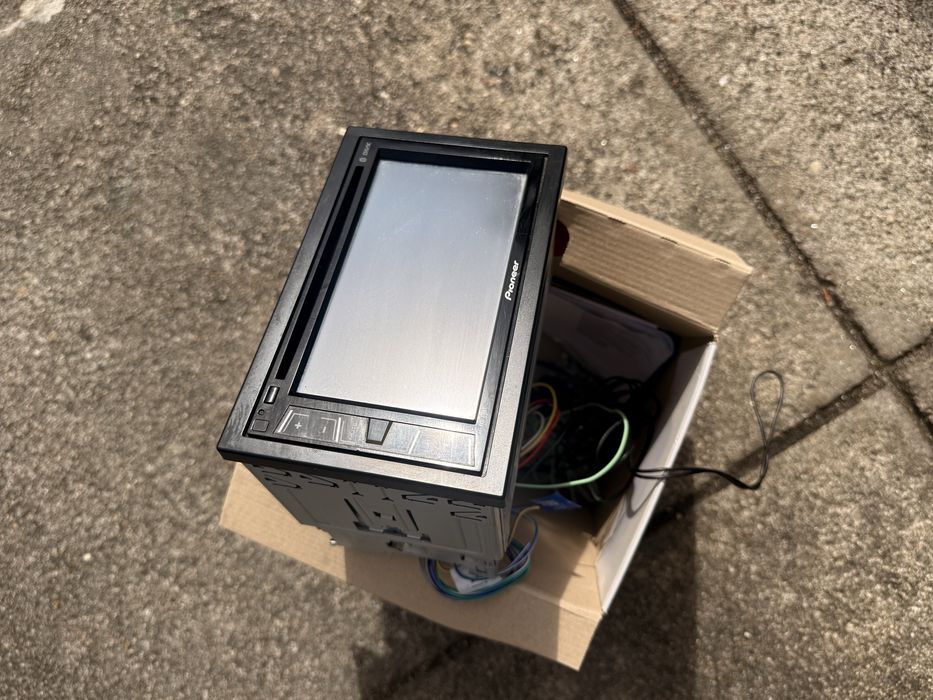 Radio pioneer AVH 270 BT