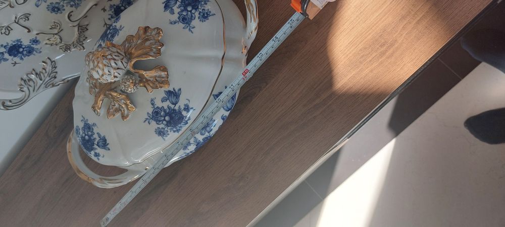 Terrina antiga em porcelana