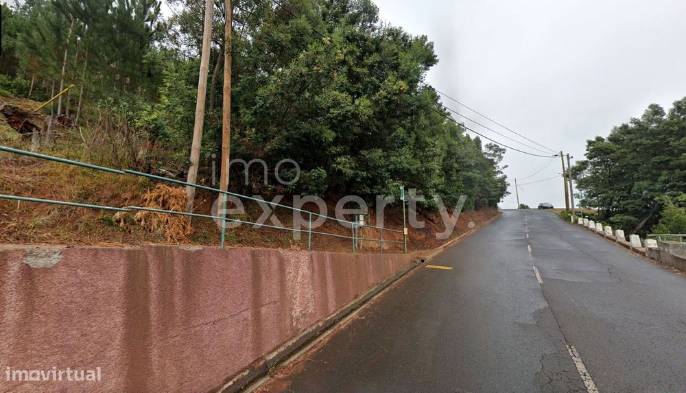 Terreno com 3960m2 com capacidade construtiva e dois acessos em Gaula,