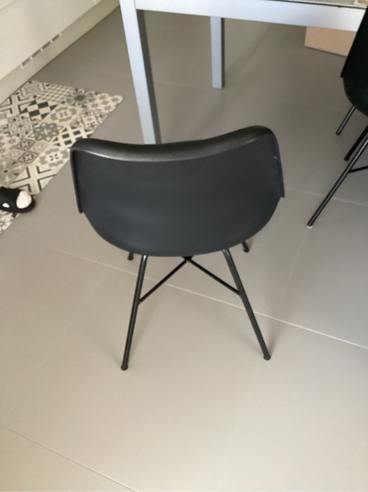 Quatro cadeiras para venda