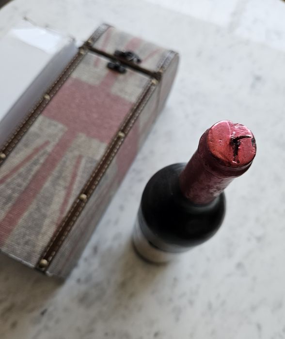 Vela decorativa (garrafa de vinho - tam. real)