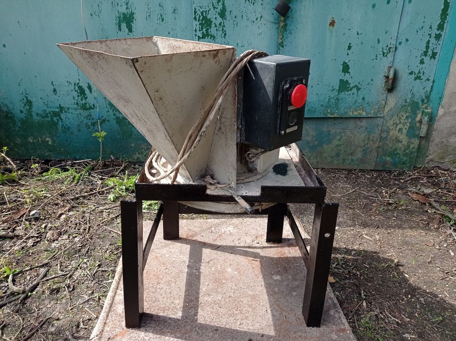 Зернодробілка саморобна