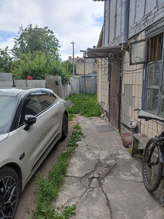Частину будинку   р-н  Конкорда  .Центр міста .