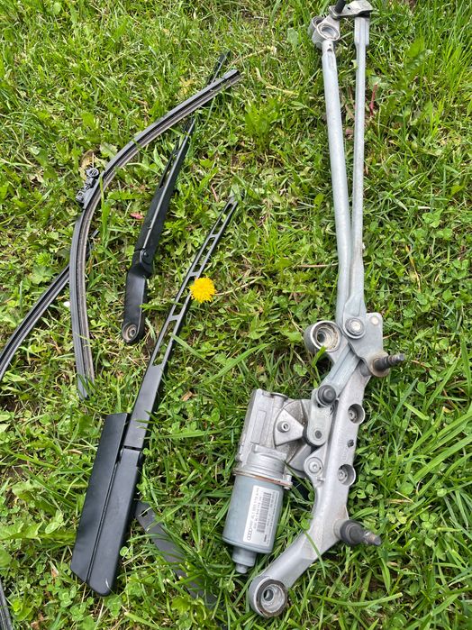 Моторчик скло очисників Ауді Q74l 2014 р.