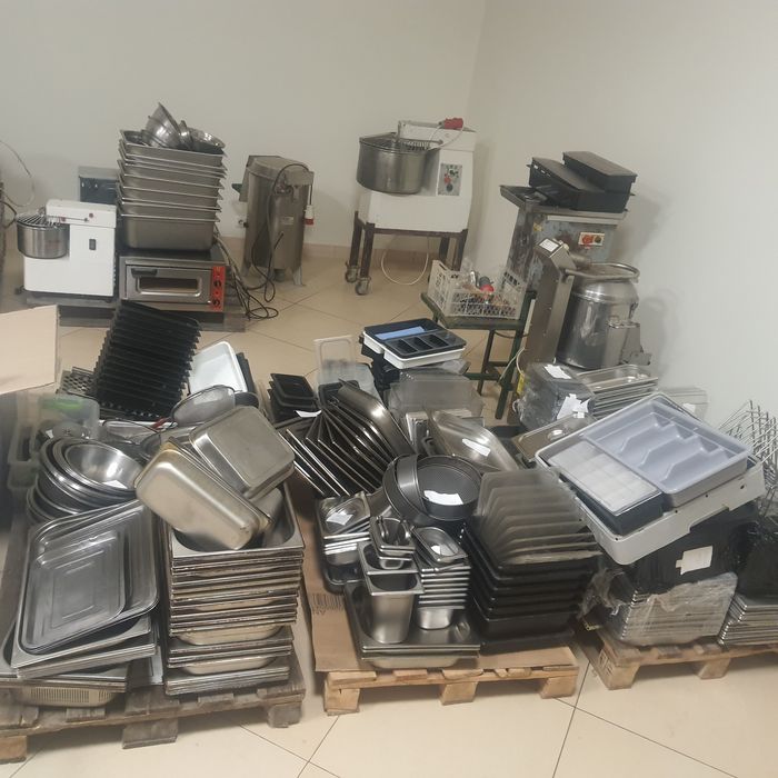 Продам столы,полки,посуда,гастроемкости нержавейка,шпили кондитерские