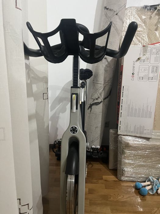 Bicicleta TechnoGym Group Cycle