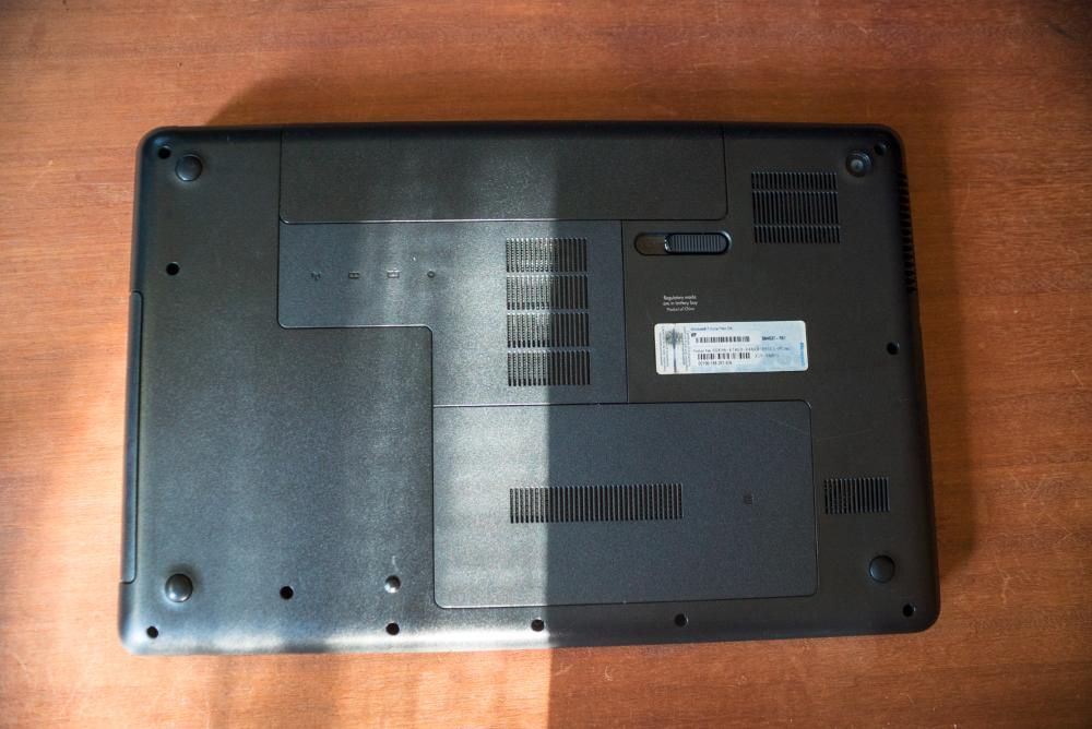 Portátil HP Compaq Presario CQ57 para peças