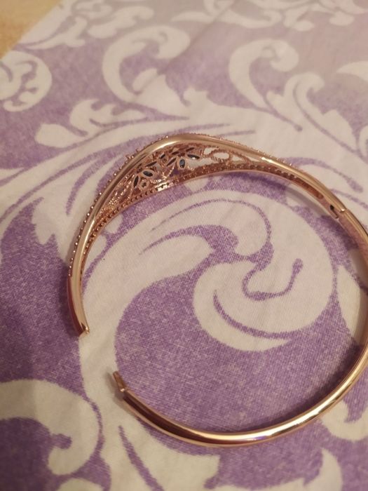 Золотий браслет, прикраса