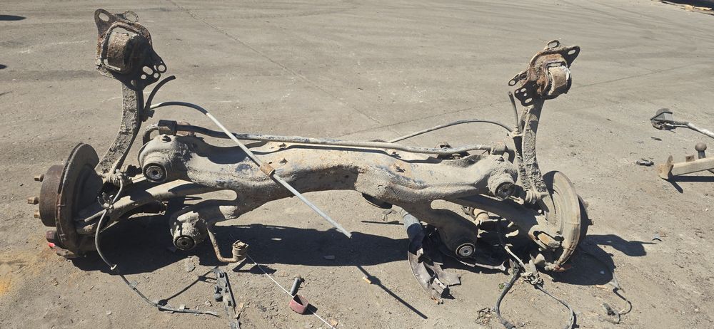 Belka tylna zawieszenie  Opel Vectra B 1,8 1,9 2,0
