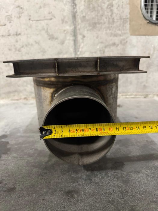 Bardzo solidna Kratka ściekowa Stan Idealny 2 sztuki.