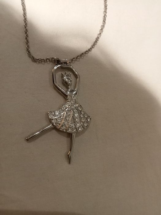 Łańcuszek. Baletnica