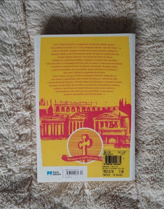 Livro "Um Deus passeando pela brisa da tarde" de Mário de Carvalho
