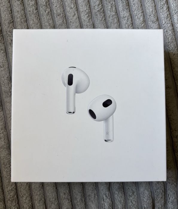 Nowe, zaplombowane słuchawki AirPods 3. Generacji