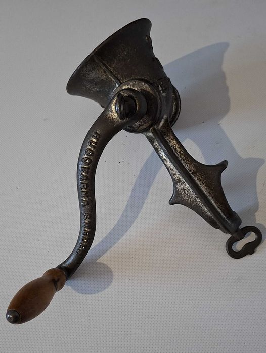 Máquina antiga de picar carne Husqvarna 102 - Sweden