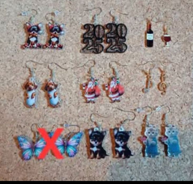 Brincos. Novos.
Cada par 2,25€.
Mais modelos disponíveis nas fotos.